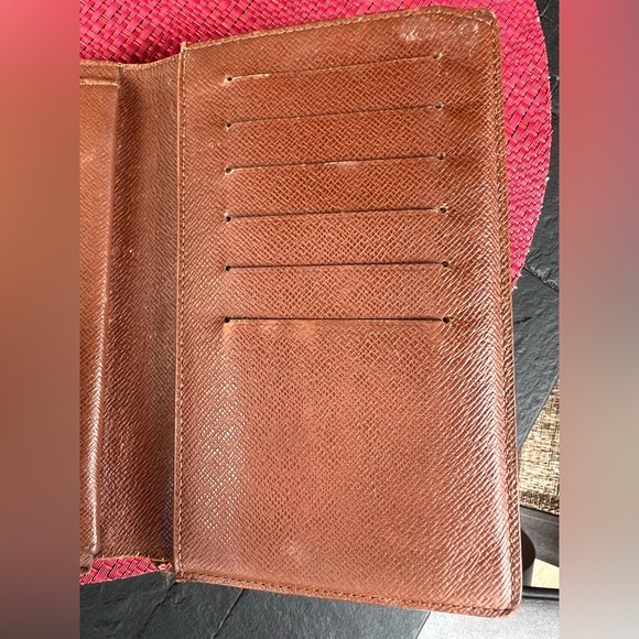 Rare Louis Vuitton monogram wallet 🌙 - Picture 11 of 17